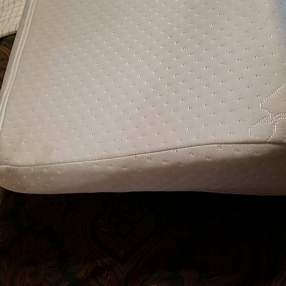 Pillow - Picture 3 of 7